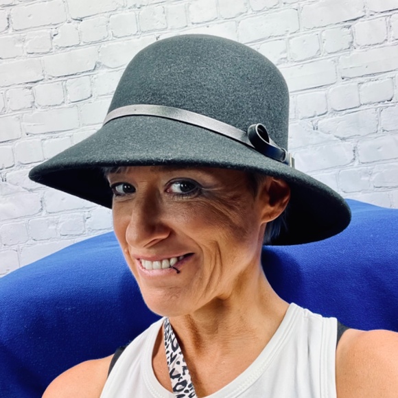 🚫SOLD! |•NINE WEST•| Cute Black Wool Hat Elastic Inside - Picture 12 of 15